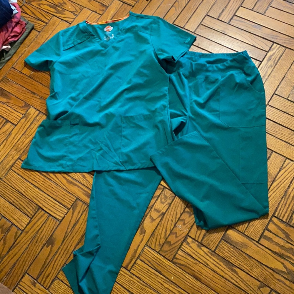 Dickies hunter green scrubs